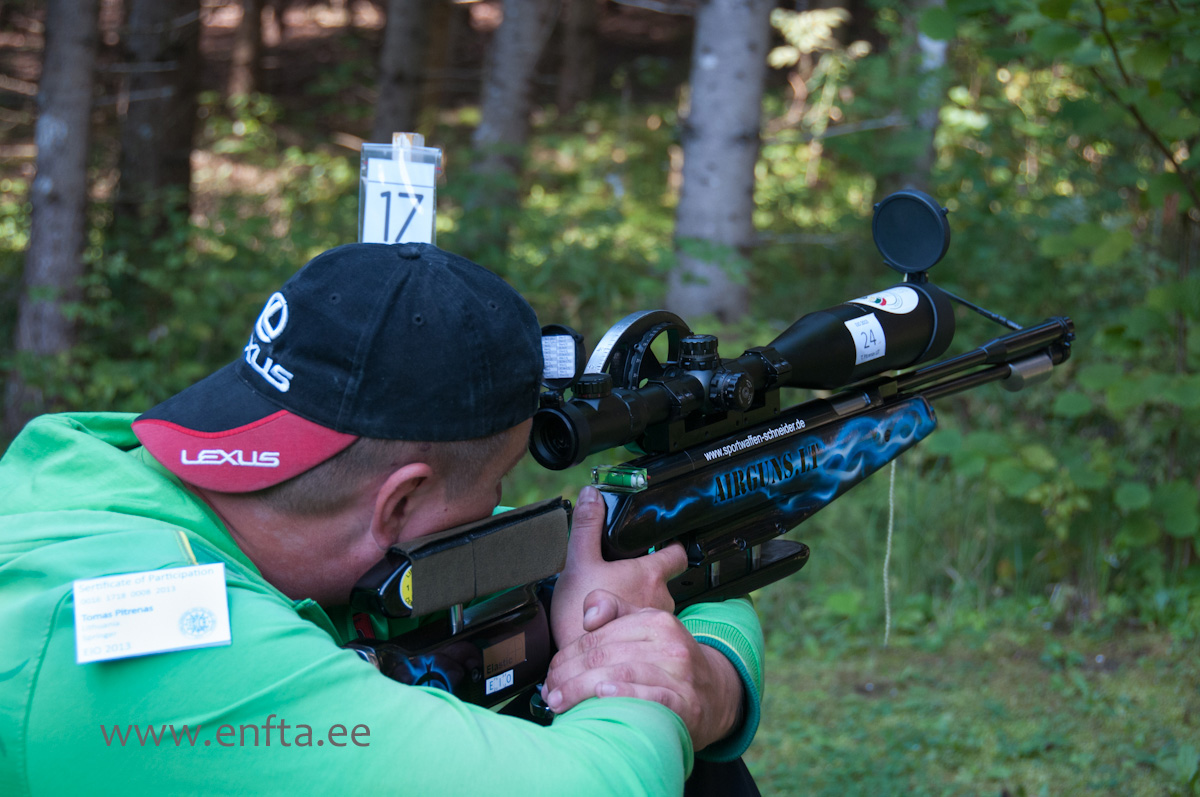 Tomas Pitrenas LT, Weihrauch HW 97 K, Leapers 8-32x56